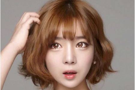 女生发型设计搭配脸型才好看，方脸圆脸原来适合这一种发型