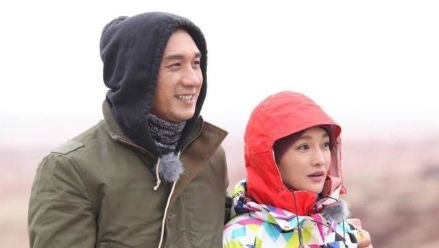 曾与徐静蕾同居5年,和周迅绯闻不断,最后却娶了个女导演