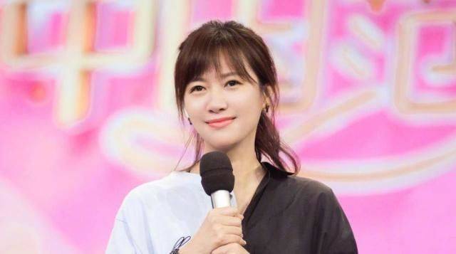 曾与徐静蕾同居5年,和周迅绯闻不断,最后却娶了个女导演