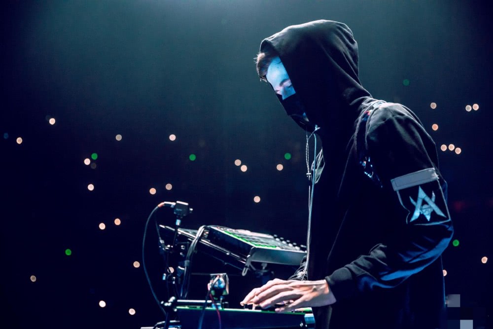 春晚再添新面孔,肖战UNINE火箭少女R1SE均在列,艾兰.沃克也在?