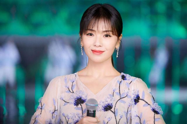 2019女星商业价值榜,赵丽颖未进前十,杨幂第二,榜首实至名归