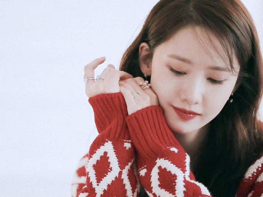 林允儿中文考试合格,为来华发展努力学中文,真的很宠粉丝