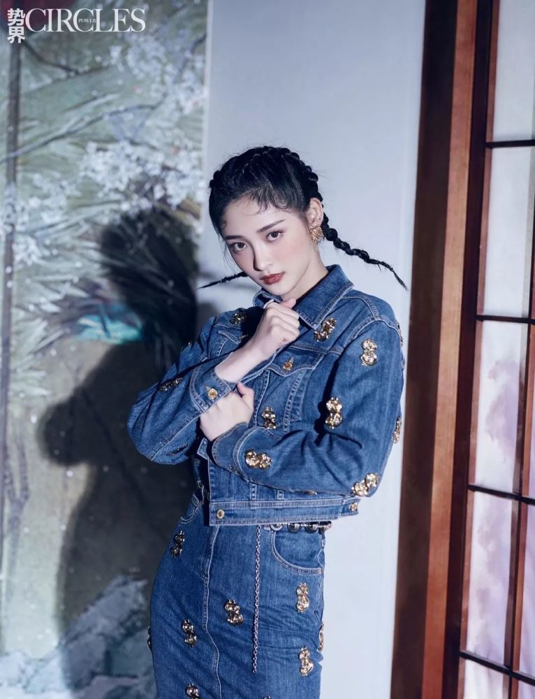 周洁琼穿古风扮琵琶仙子登台,太赞了