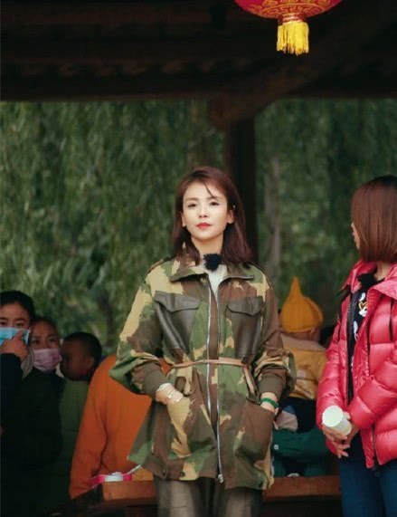 刘涛把硬汉迷彩穿出时尚感,军旅风LOOK又美又飒