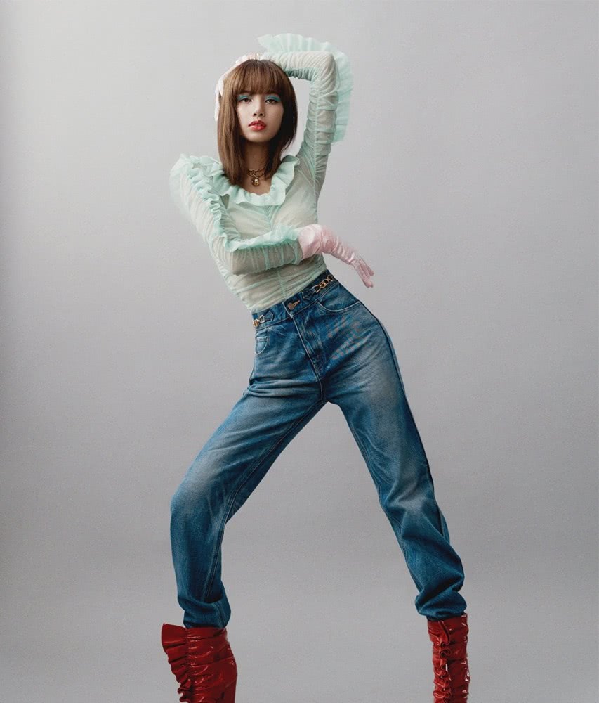 LISA穿2万3连衣裙复古甜美，这样的颜值穿什么都好看