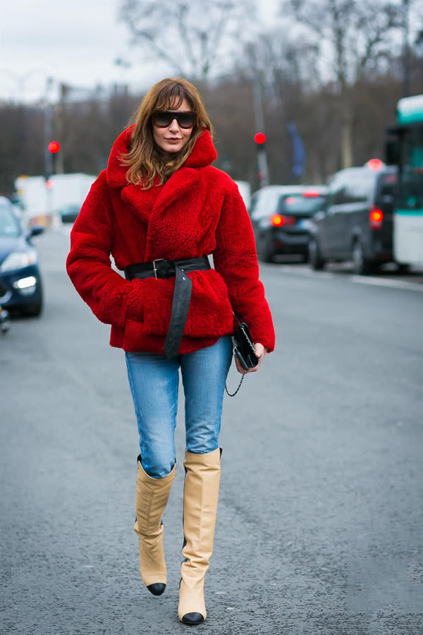 新年怎能不穿红?推荐这3款“红火”单品,显白显气质还减龄