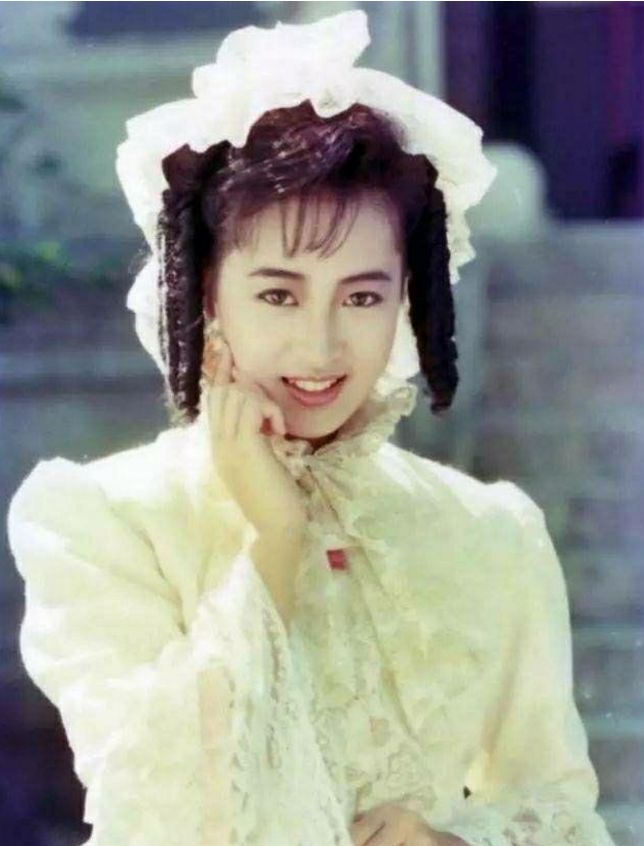 她是“第一古装美人”，39岁嫁入豪门，如今夫妻恩爱很幸福