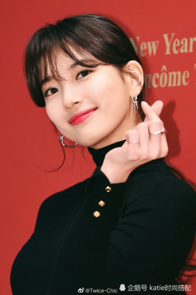 裴秀智黑衣红唇出席活动,这样的脸和搭配真让人怦然心动!