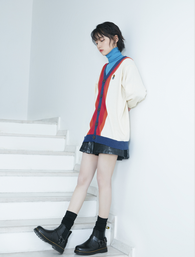 诸葛大力才是名不虚传的腿精,穿短靴配“毒液袜”,这身材谁不羡慕