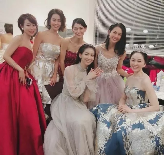 52岁老阿姨有多美?这个日本女人用她的身材来告诉你