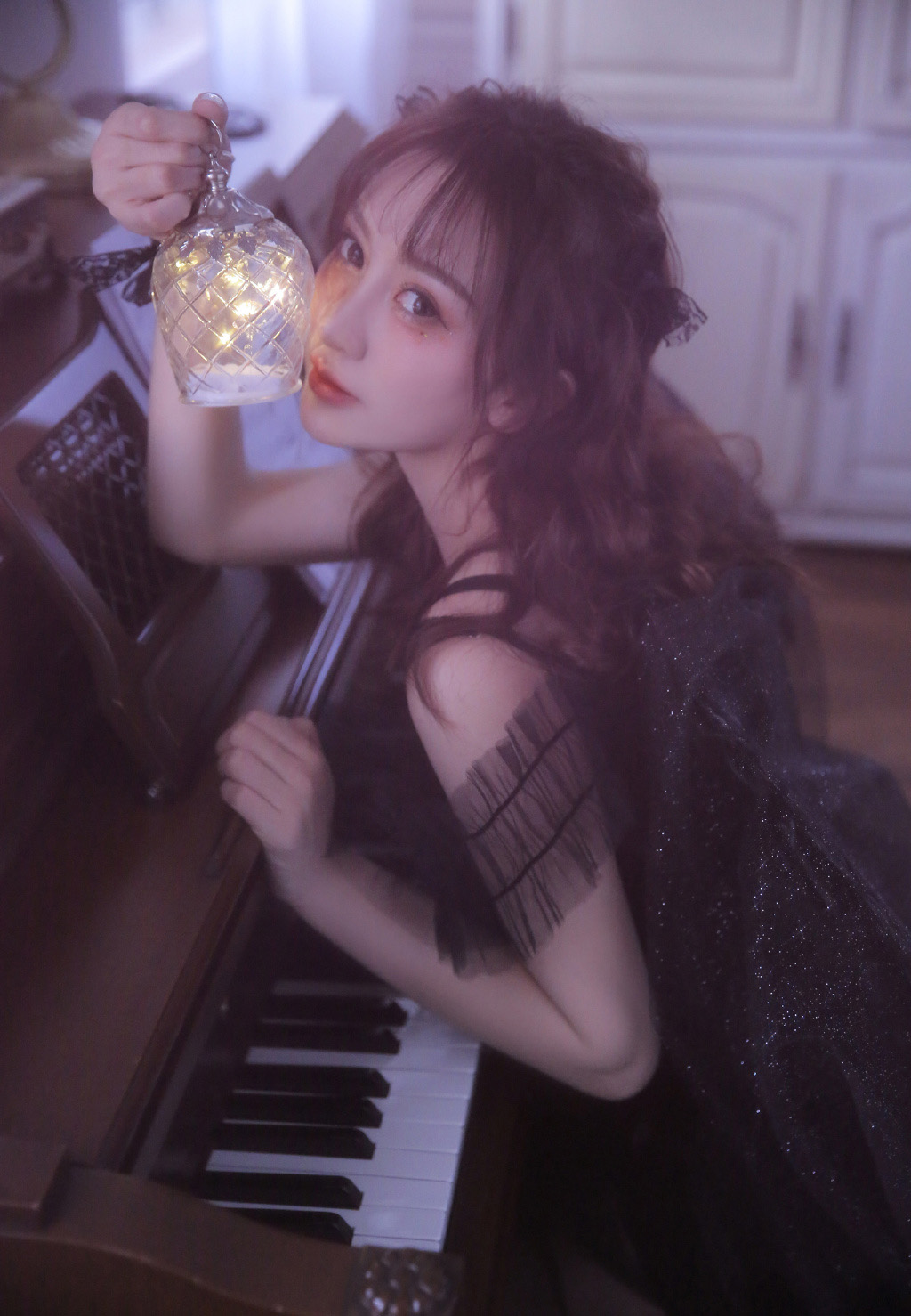 极品尤物黑色蕾丝长裙美女图片