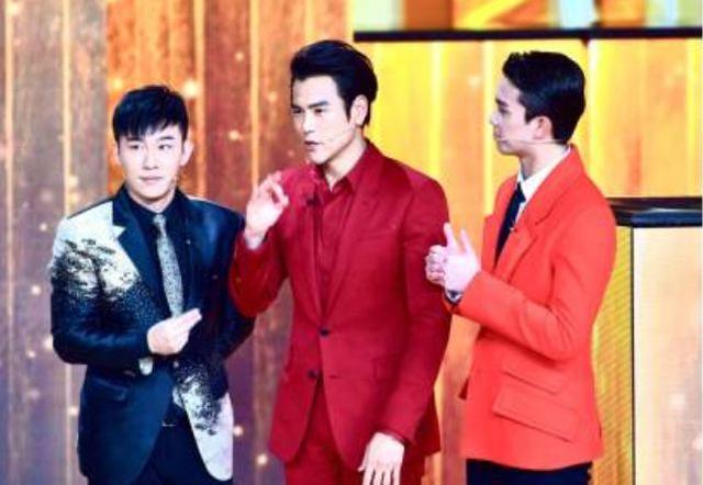 春晚三大节目被吐槽！大变活人太老套，谢娜肖战表演尴尬到极致