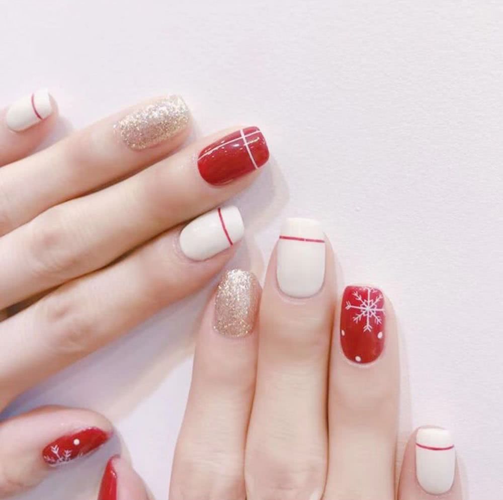 最适合今年冬季做的雪花美甲，你不想试试吗？