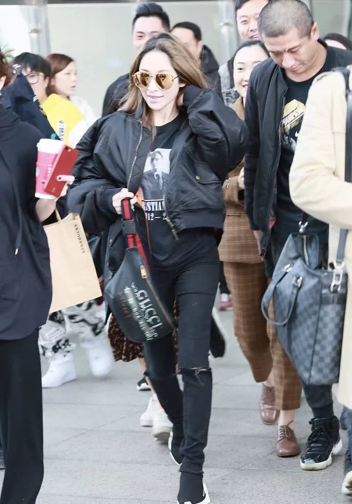 萧亚轩撞上韩国网红，潘南奎化淡妆气质赶超萧亚轩，这10亿花得值