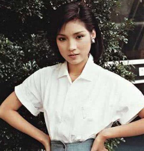 曾被冠以“狐狸精”称号，插足梅艳芳恋情，还害死了翁美玲