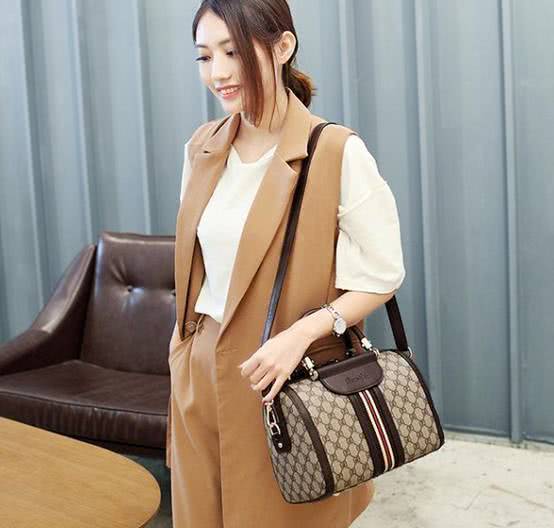 出门不会搭配包包？看看这四款包包，时尚感十足又很独特！