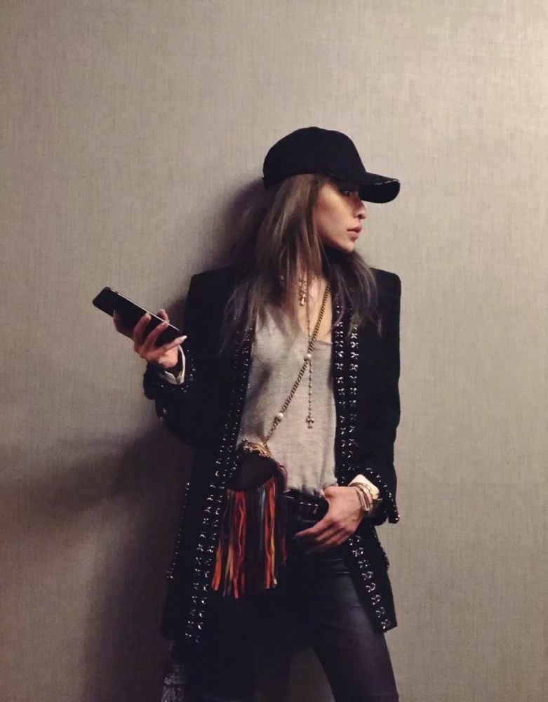 萧亚轩撞上韩国网红，潘南奎化淡妆气质赶超萧亚轩，这10亿花得值