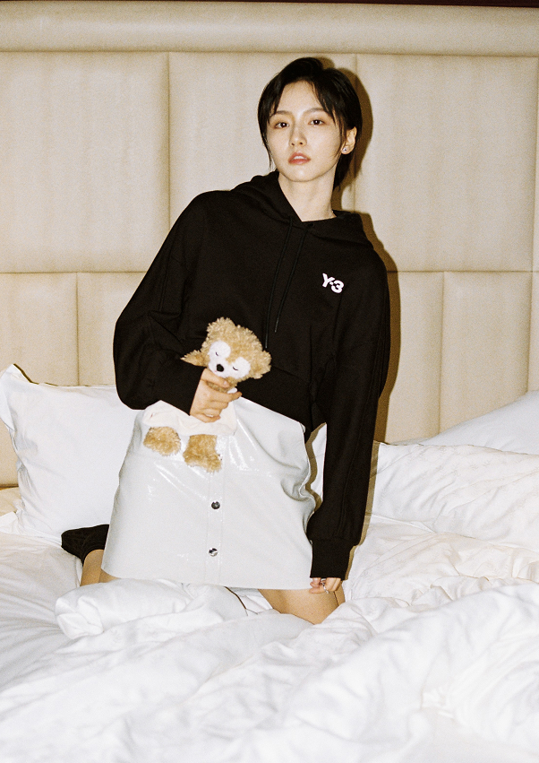 诸葛大力才是名不虚传的腿精,穿短靴配“毒液袜”,这身材谁不羡慕