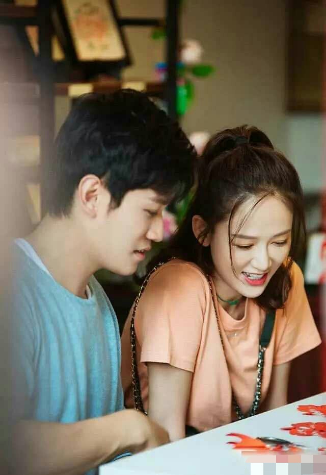 40岁陈乔恩找到真爱or被骗？与艾伦甜蜜约会，吐舌靠肩互相夹菜