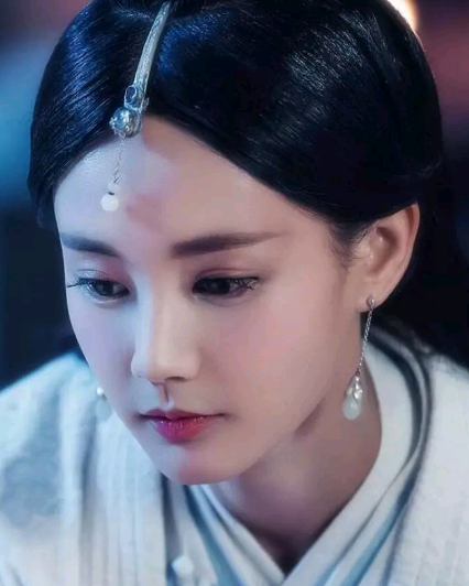 她曾是赵丽颖替身,趁颖宝怀孕疯狂接戏,如今30岁逆袭一线