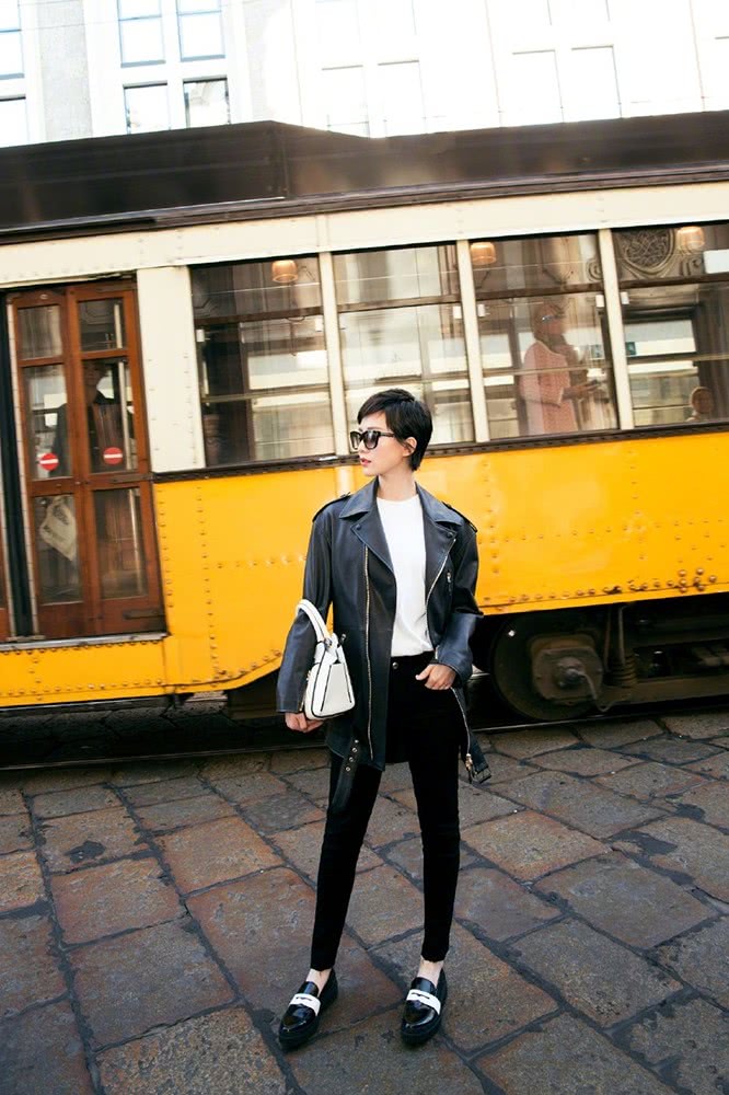 刘诗诗穿粉色连衣裙很淑女,剪短发造型尽显女神风范!