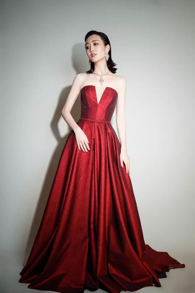 王鸥衣品也太好了吧,用穿搭实力告诉你什么是零失误搭配!