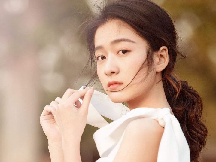 她“误打误撞”把妹妹带进演艺圈,如今妹妹红遍全国,她不温不火