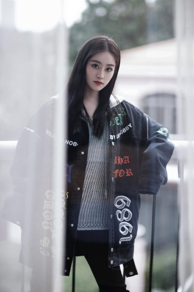 杨幂旗下小花身材都不赖,可论穿衣还是祝绪丹最像她