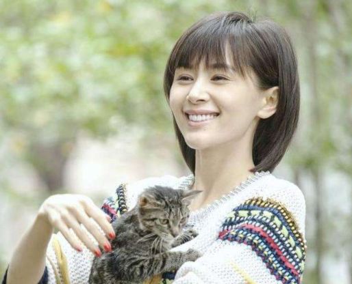 她曾与贾乃亮相恋6年,今31岁身价亿万,相貌不输李小璐