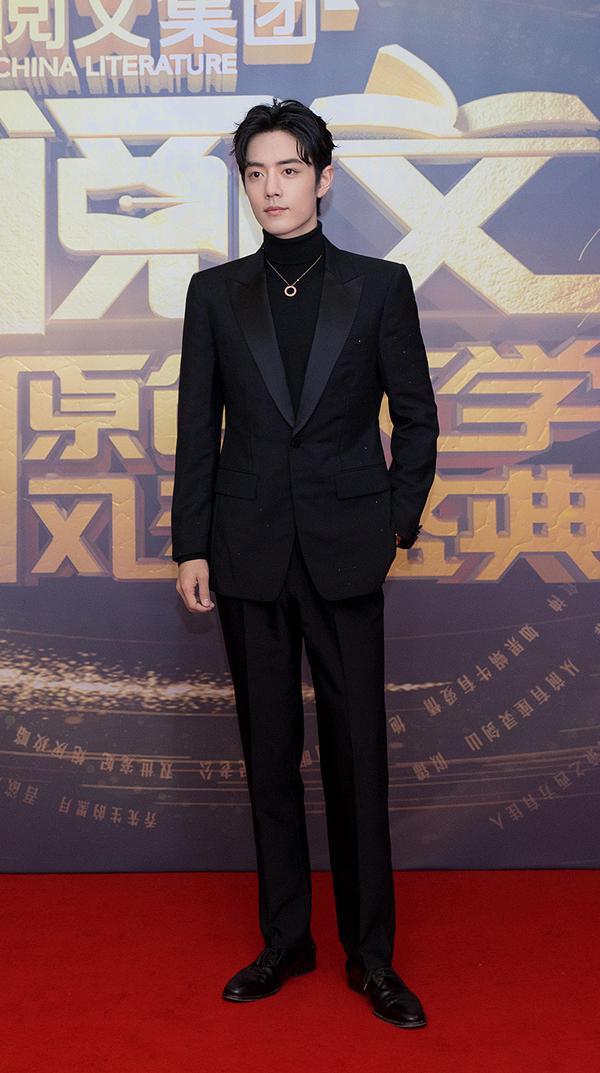 肖战和李现撞衫，同一身西服差别巨大，终于明白健身的重要性