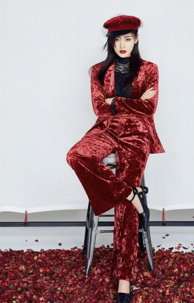 张天爱穿印花复古连衣裙长裙，好有东方女性魅力