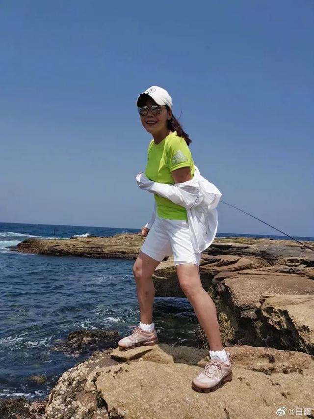 质疑颁奖礼有黑幕怒摔话筒,因病隐退多年,现凭借卫视春晚复出