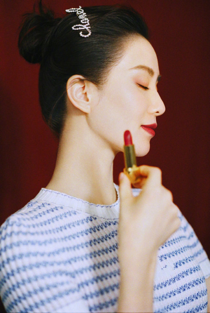 刘诗诗草莓果酱唇色，感性迷人