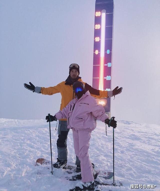 高以翔女友晒两人合照暗示告别,坦言新年将努力让生活重回正轨