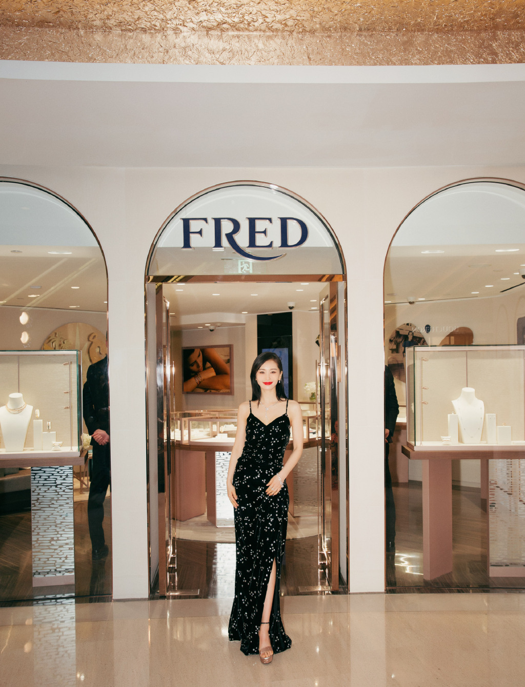 王子文高开叉星空裙性感图片，太有女人味了