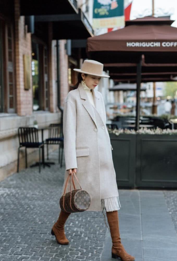 冬天穿裙子比裤子更显瘦！3个搭配保暖又显高，穿出温柔时髦