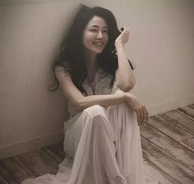 52岁老阿姨有多美?这个日本女人用她的身材来告诉你