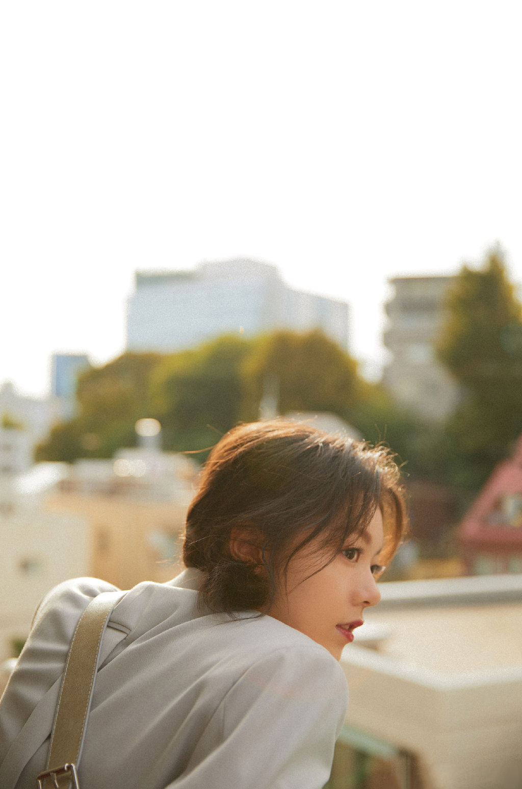 赵今麦时尚潇洒气质写真图片