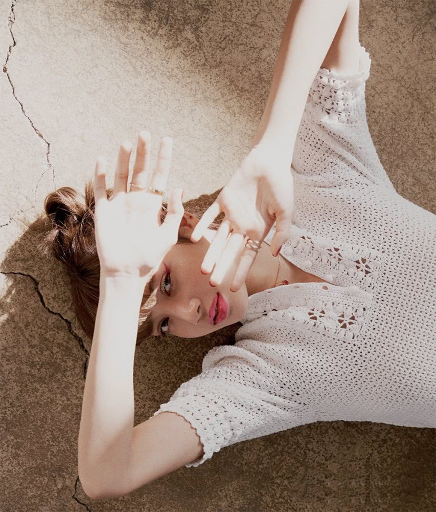 LISA穿2万3连衣裙复古甜美，这样的颜值穿什么都好看