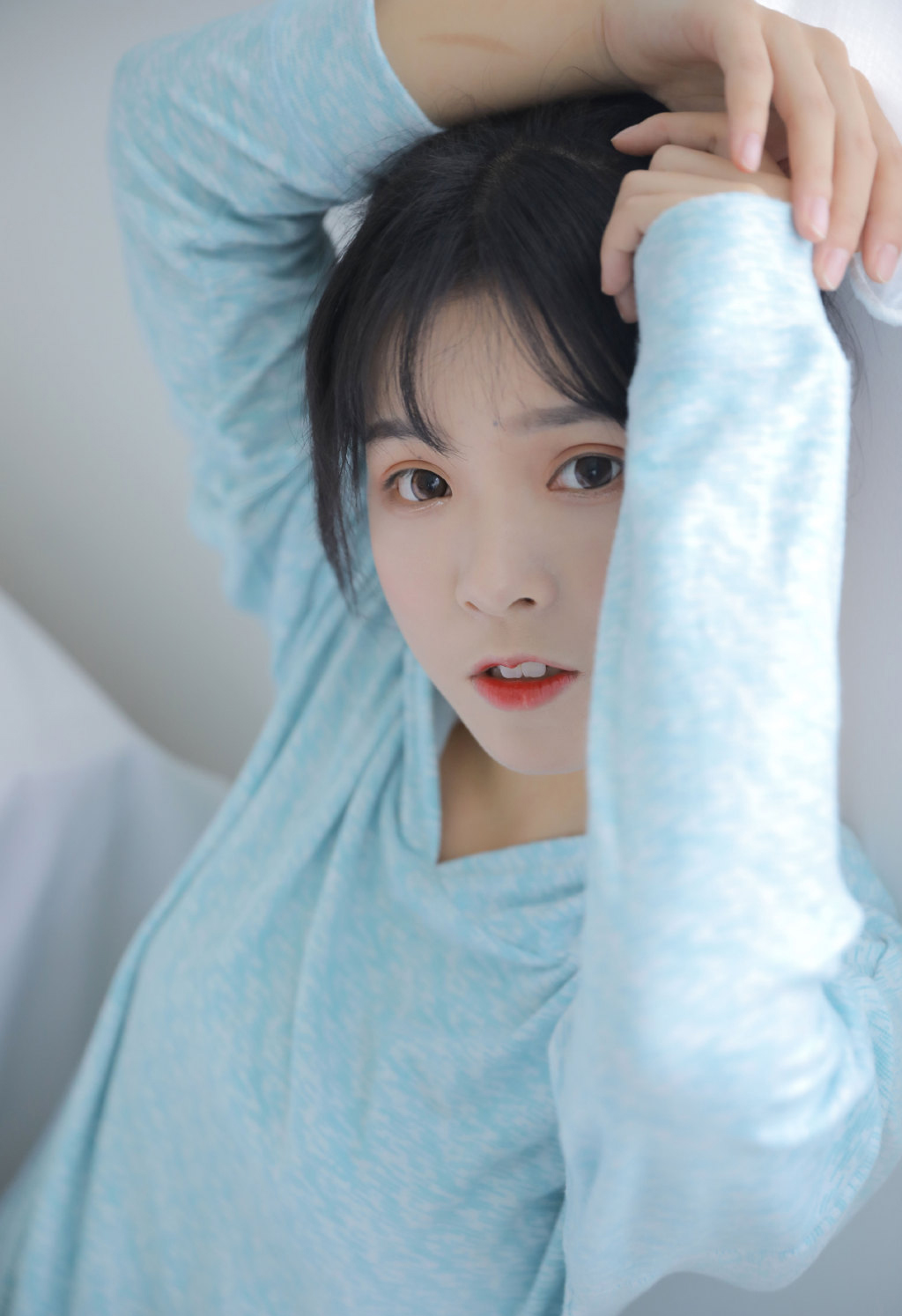 床上美女尤物性感细白长直腿美女写真