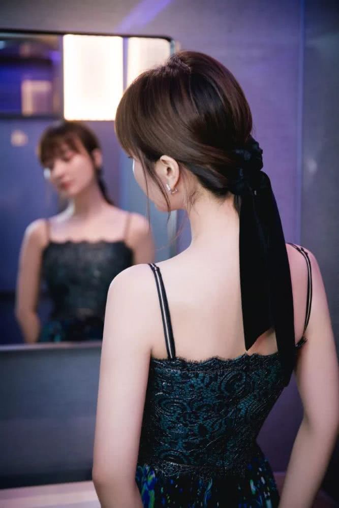 过年梳这四种发型有精气神还显年轻，看吴昕示范就知道了