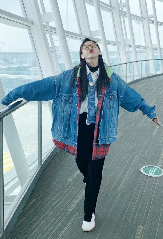 章若楠这是啥神仙颜值？宽大篮球服却穿出了初恋感，太好看了