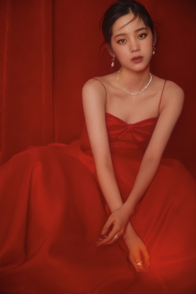 长开后的欧阳娜娜有多美？晚会上穿晚礼裙，身材让全网女生绝望