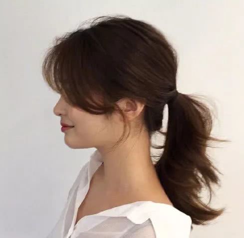 过年梳这四种发型有精气神还显年轻，看吴昕示范就知道了