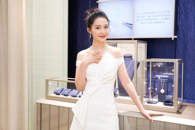 2019女星商业价值榜,赵丽颖未进前十,杨幂第二,榜首实至名归