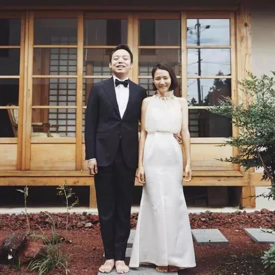 一夜爆红!这对济州夫妇356天穿情侣装,摄影旅行,上演最美爱情