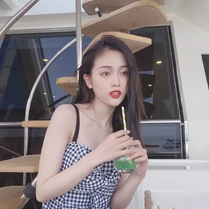 露脚踝已经过时了，学吴宣仪这样穿最潮流