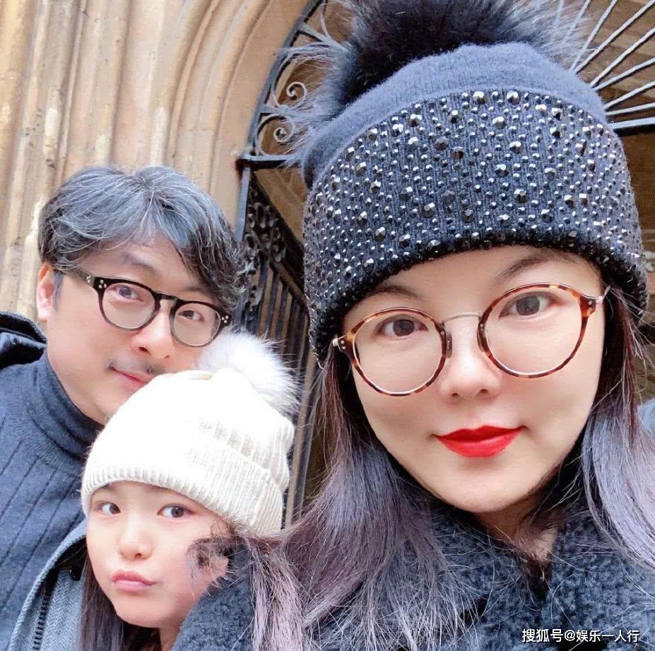同样都是亲姐妹发展大不同,李湘生活奢侈有上亿身家,妹妹却成这样