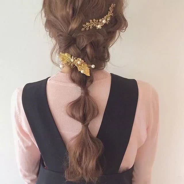 过年梳这四种发型有精气神还显年轻，看吴昕示范就知道了