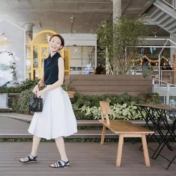 一夜爆红!这对济州夫妇356天穿情侣装,摄影旅行,上演最美爱情